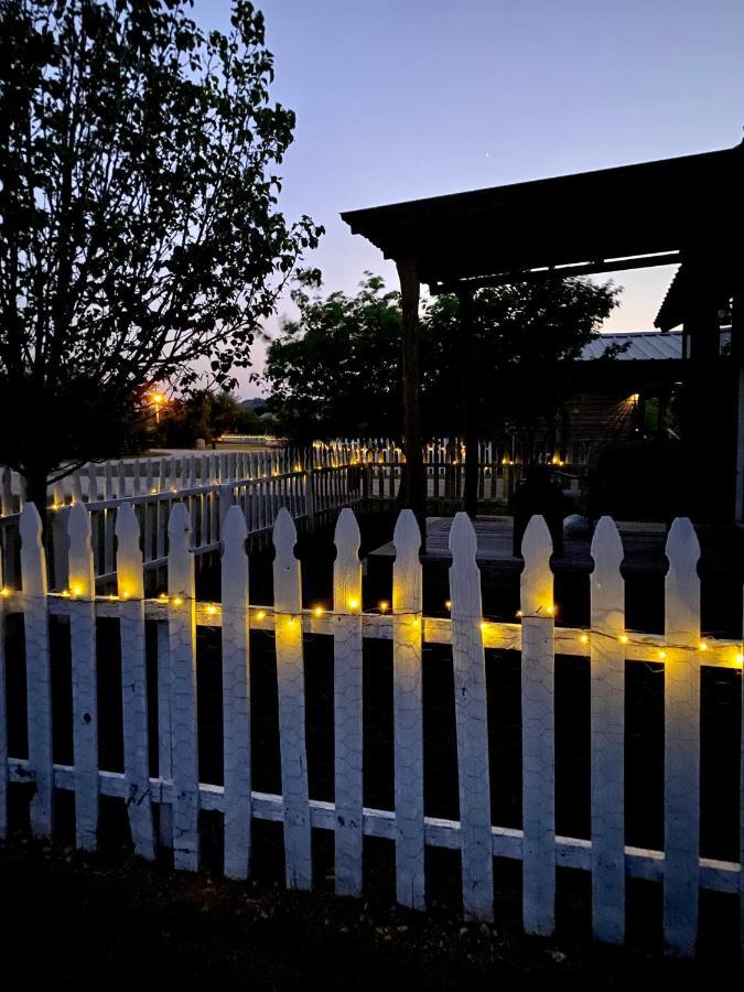 City On A Hill At Spring Creek Bed & Breakfast Fredericksburg Exterior photo